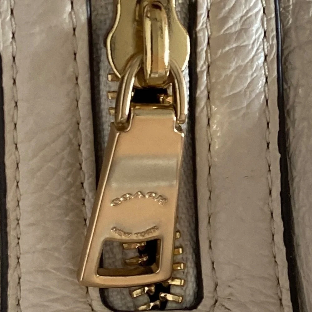 Coach Large 3 Compartment Shoulder Bag in Off White EUC